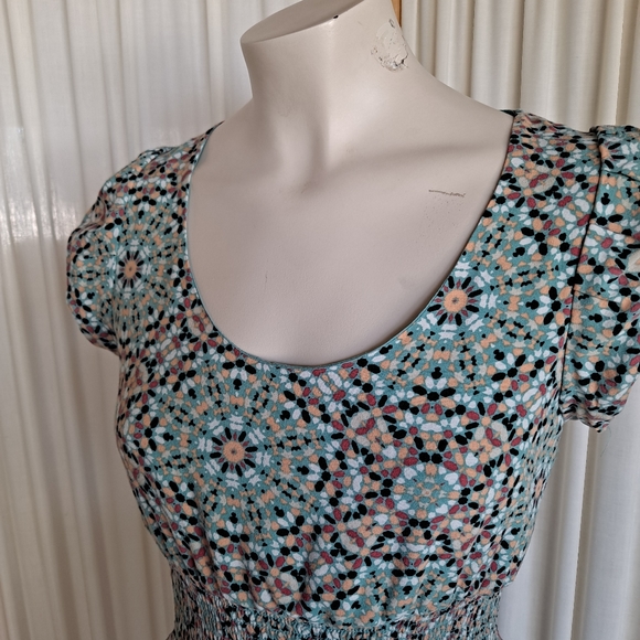 American Rag Mosaic, elastic fitted waist, faux cap sleeve, trumpet hem … - Picture 4 of 6